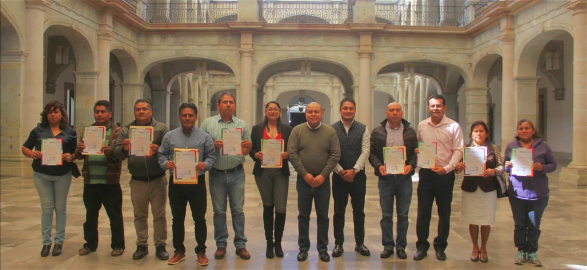 Entrega Coplade actas de validación de Planes Municipales de Desarrollo a autoridades de 10 ayuntamientos en Oaxaca 