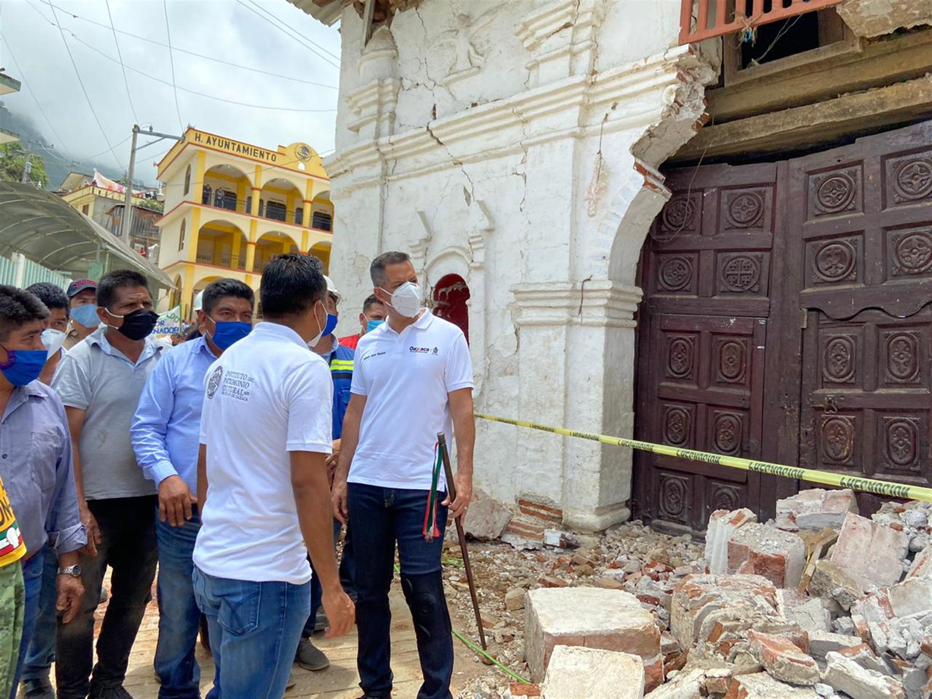 Regresa Alejandro Murat a los Ozolotepec para apoyar a las familias afectadas por sismo