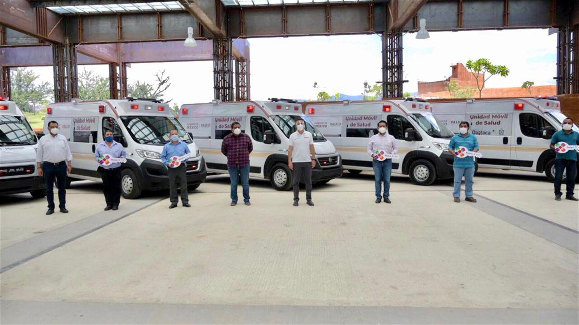 Con entrega de ambulancias, Alejandro Murat fortalece los servicios de salud  de la Cuenca y Sierra Sur