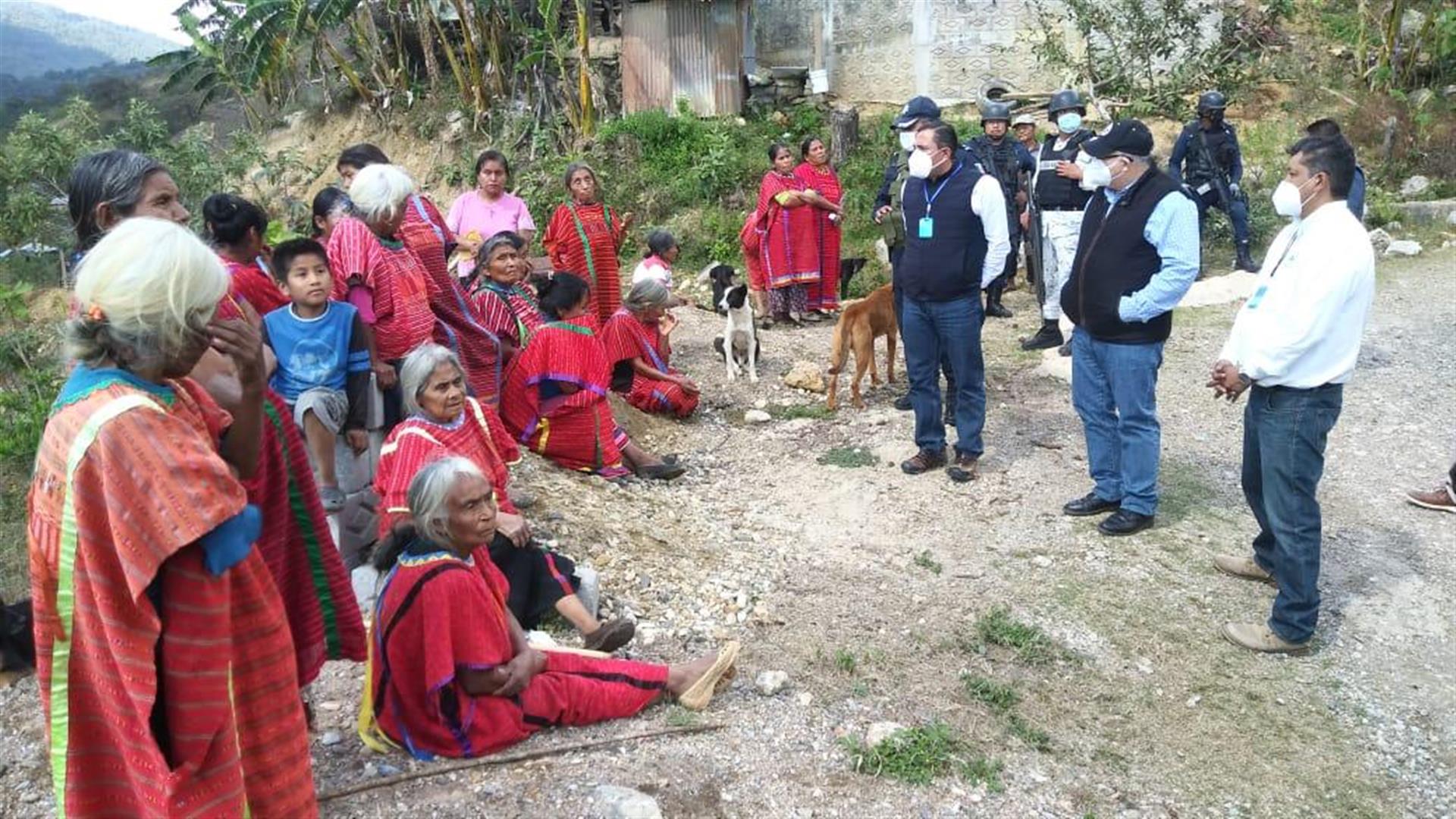 Brinda Segego acompañamiento a personas de Tierra Blanca en el retorno a sus hogares