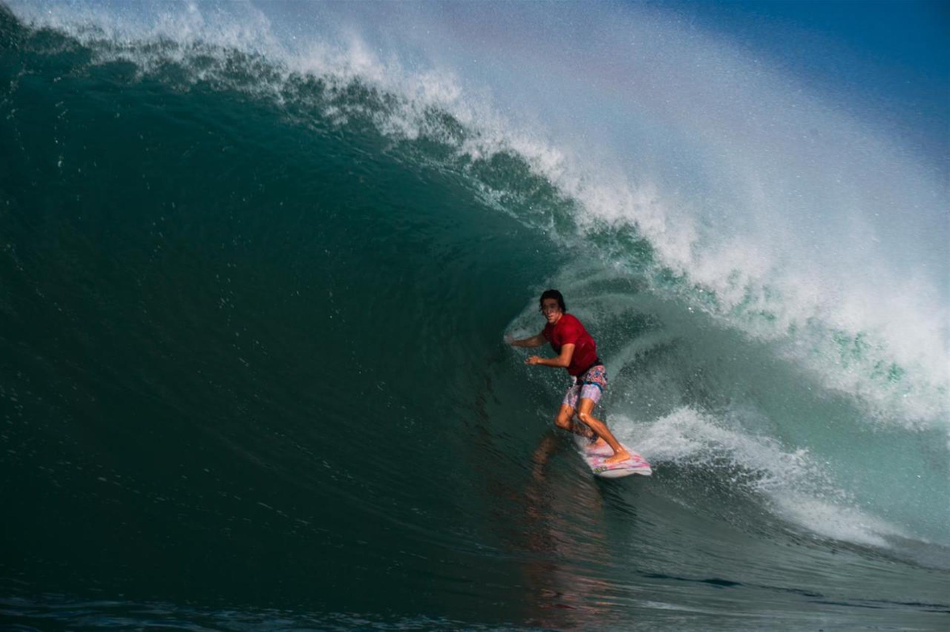 Atletas oaxaqueños dominan la preselección de surf que buscará boletos olímpicos 