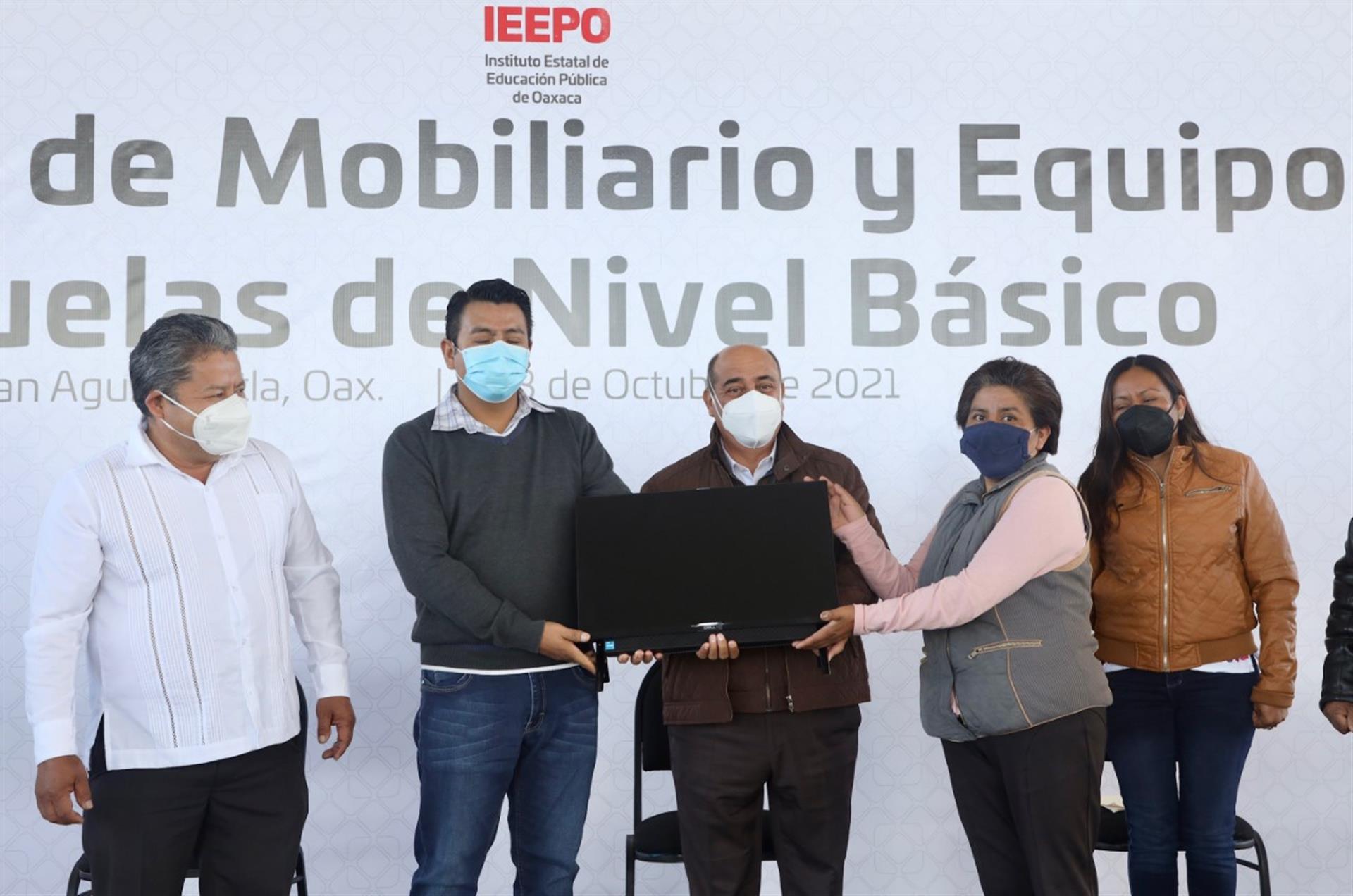 Entrega IEEPO mobiliario y equipo a 23 escuelas de San Agustín Etla y San Pablo Etla   