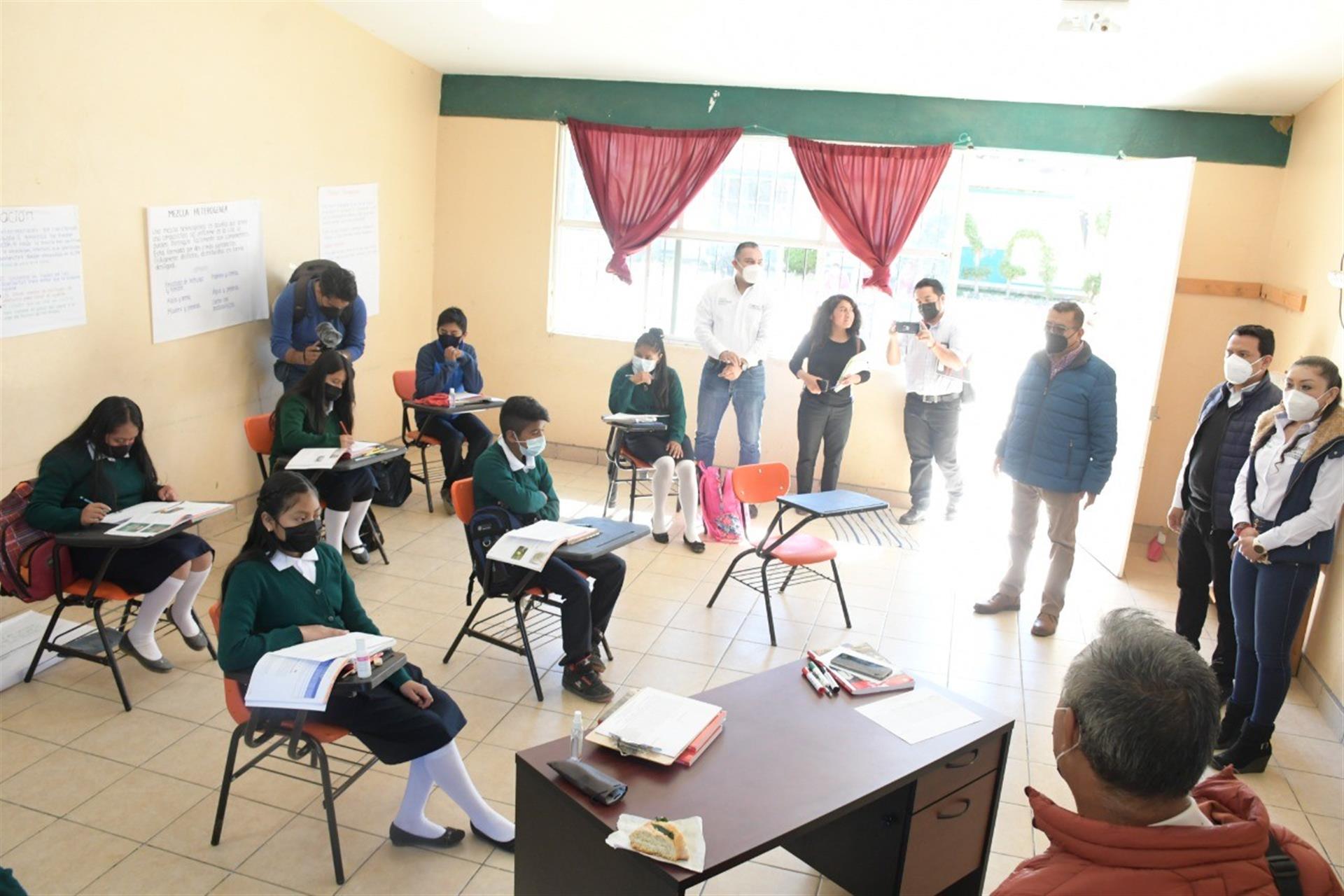 Recorren el IEEPO y la SEP escuelas de educación básica clases semipresenciales en Oaxaca