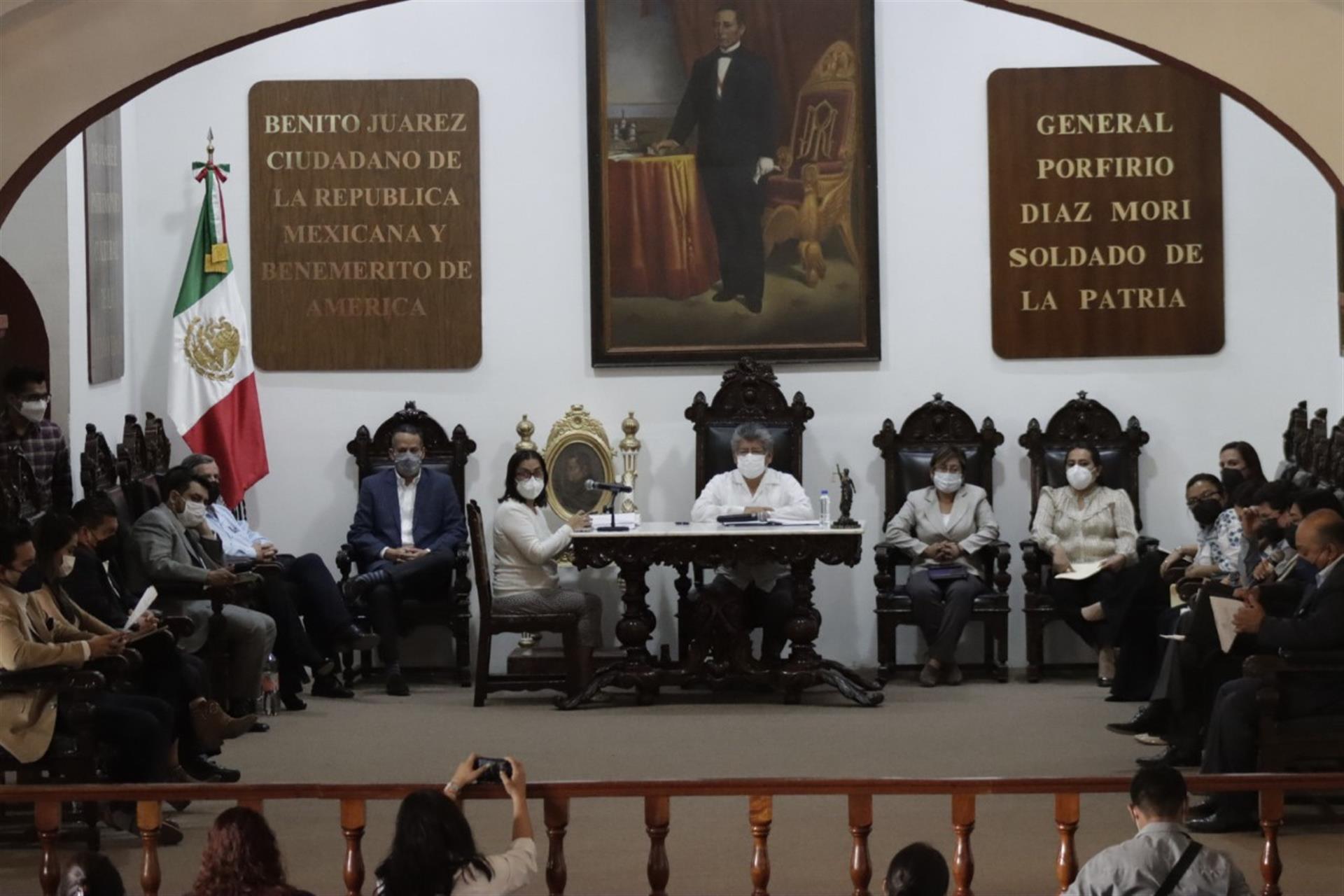 Cabildo aprueba convocatoria para elección de agentas y agentes municipales y de policía de Oaxaca de Juárez.