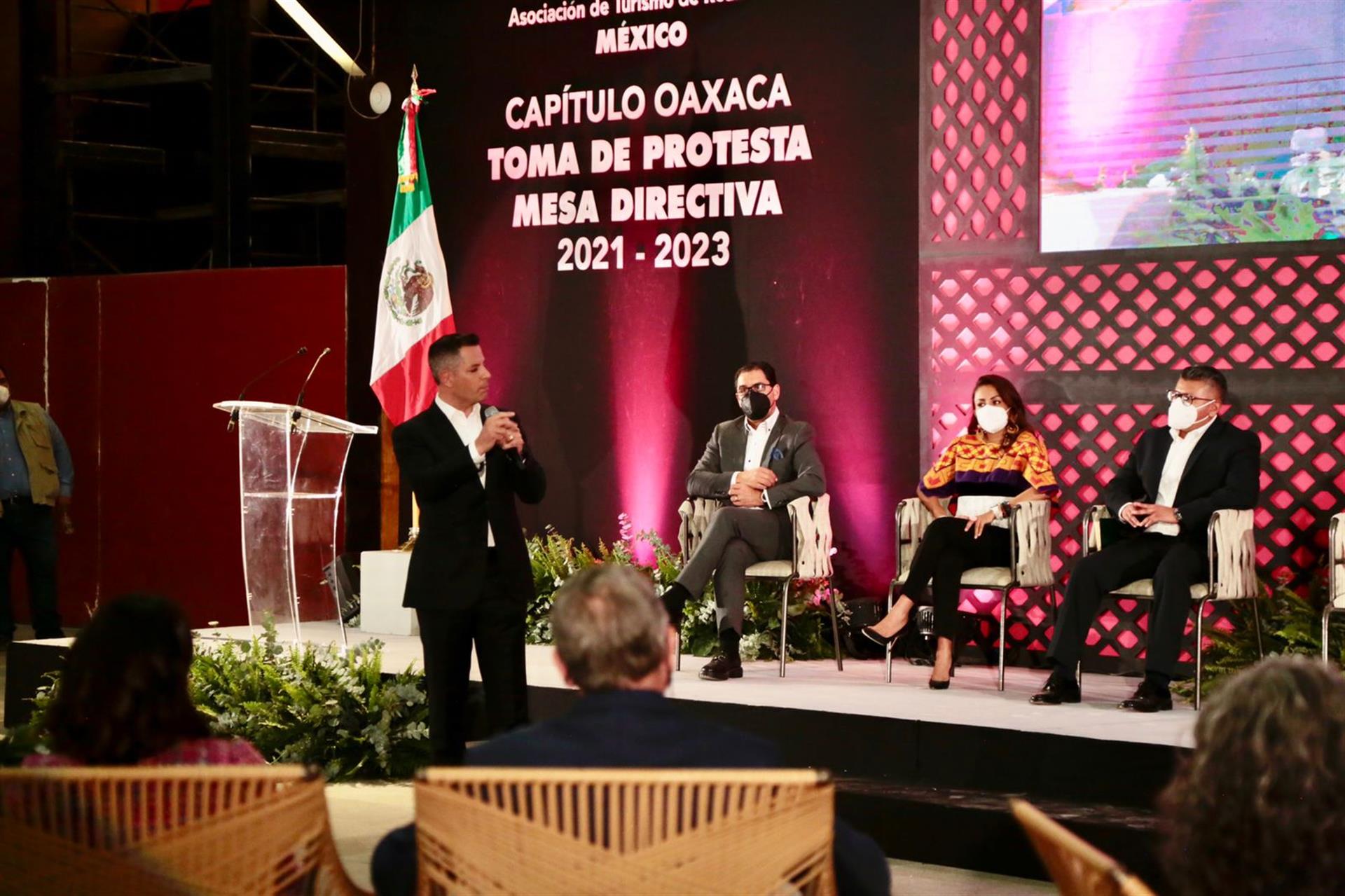 Toma protesta AMH a miembros de la mesa directiva 2022-2023 de la Asociación de Turismo de Reuniones Capítulo Oaxaca