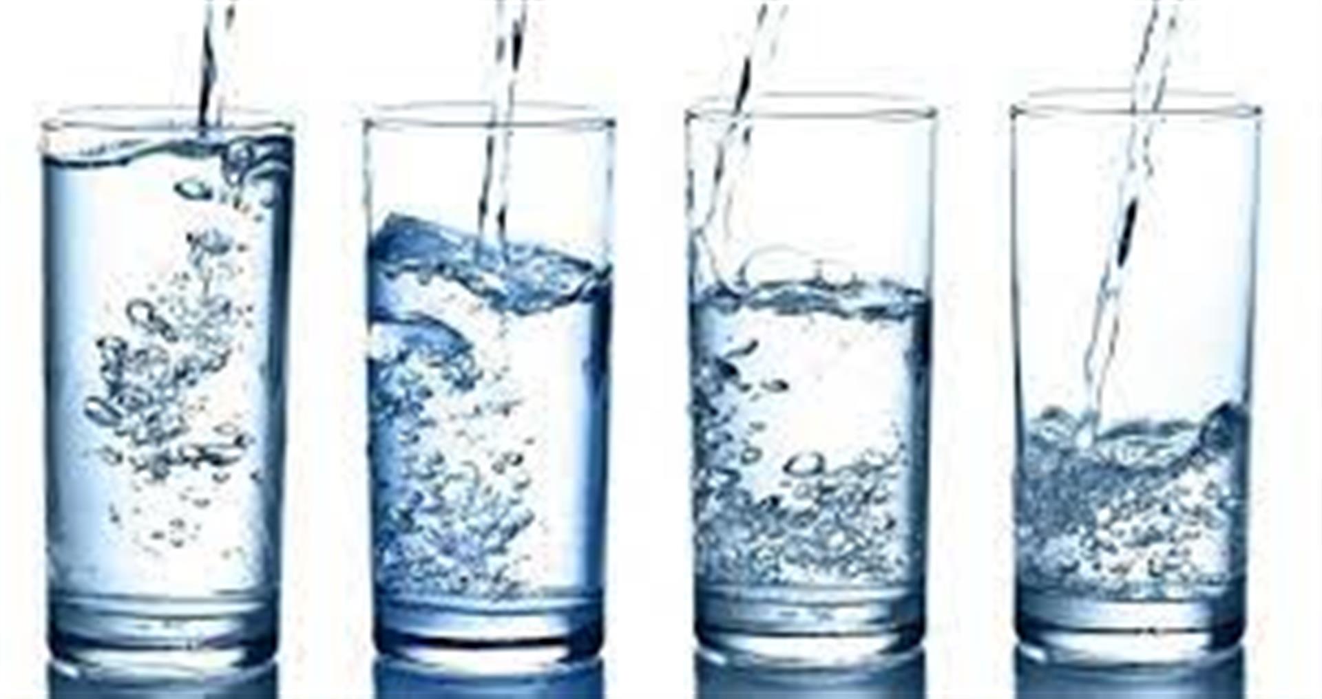 Recomiendan los SSO consumir de seis a ocho vasos de agua al día para mantenerse saludable