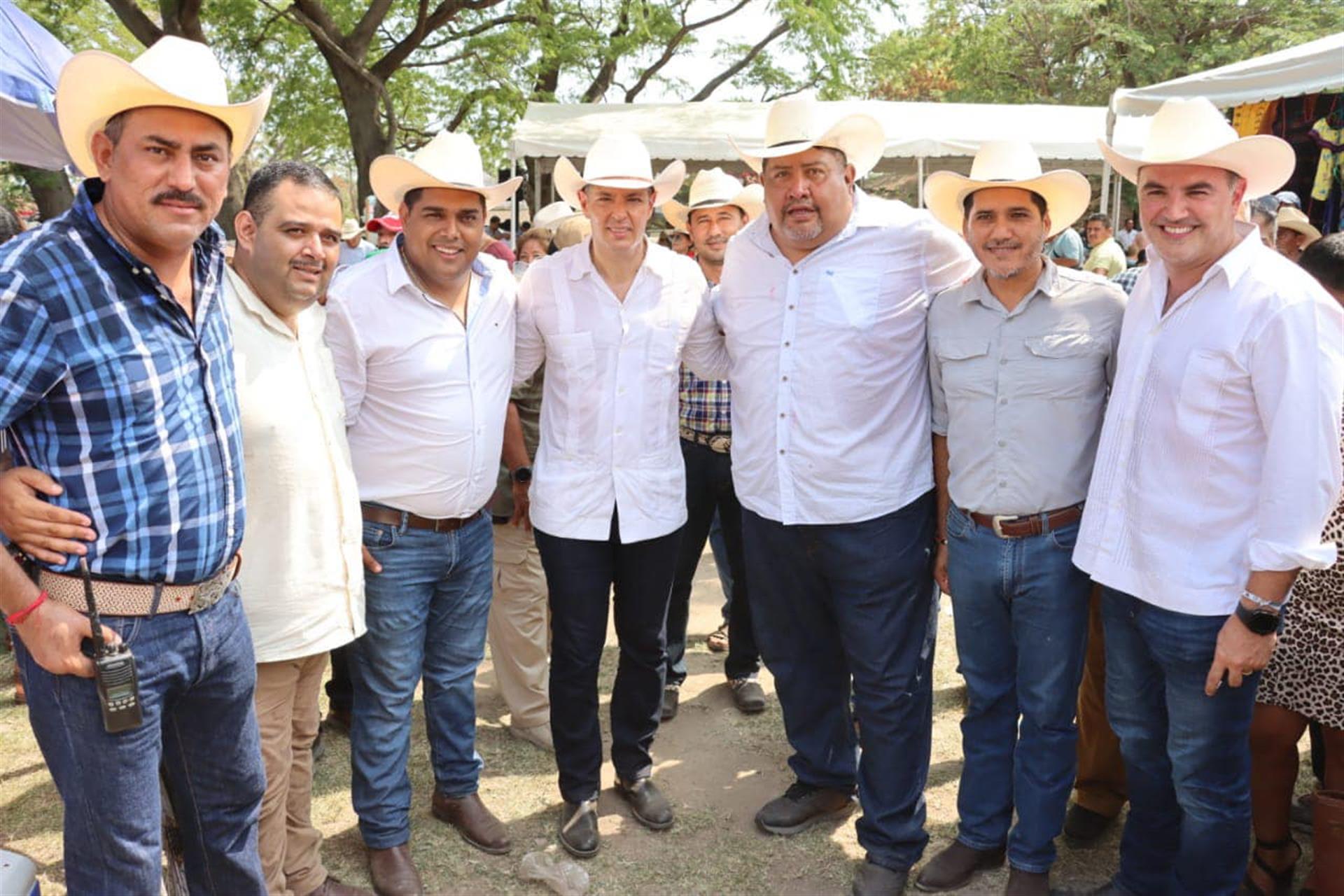 Participa el gobernador del estado Alejandro Murat en la Expo Feria de Río Grande Tututepec.