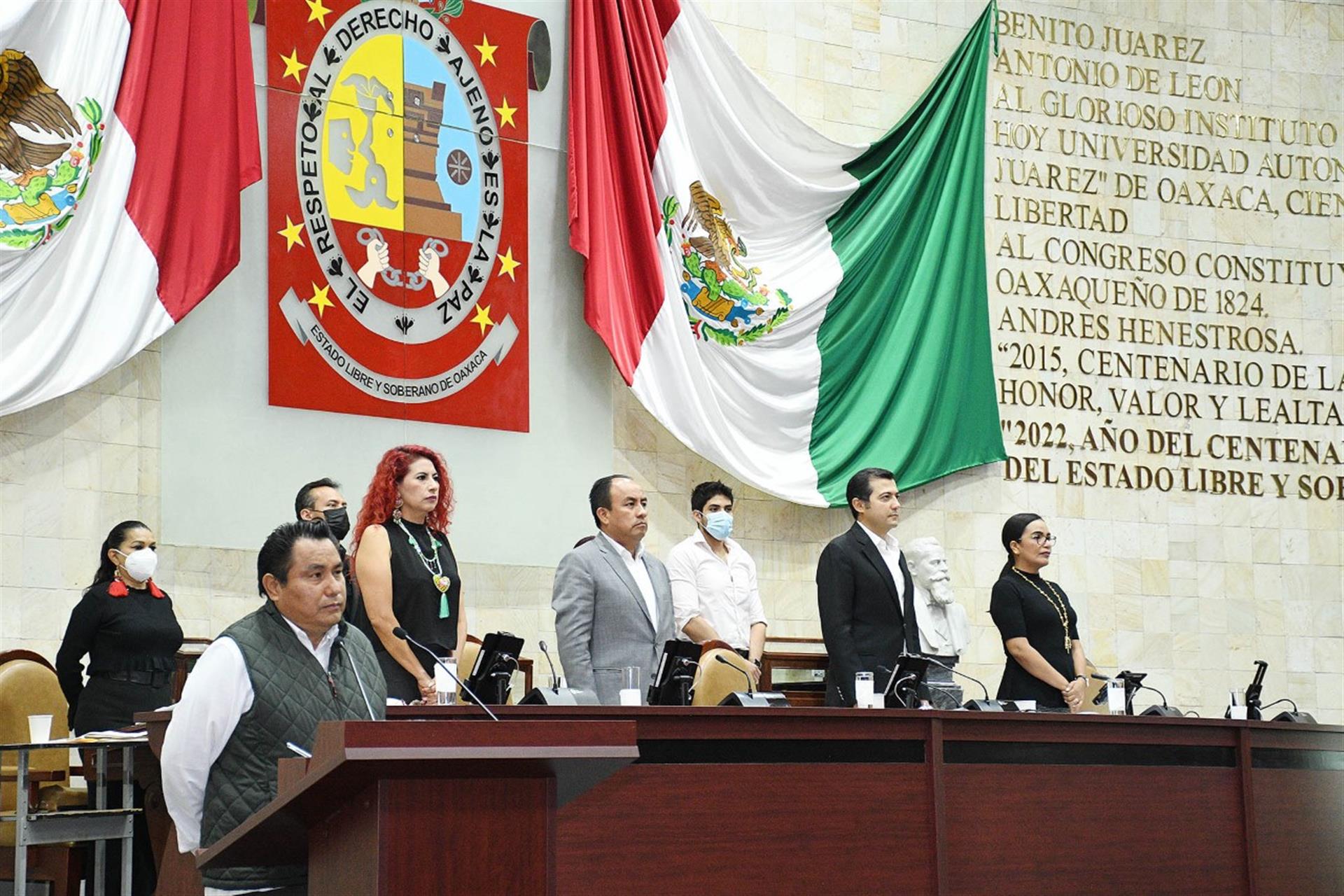 Exigen en Congreso atención a familiares de víctimas de tráiler abandonado con inmigrantes