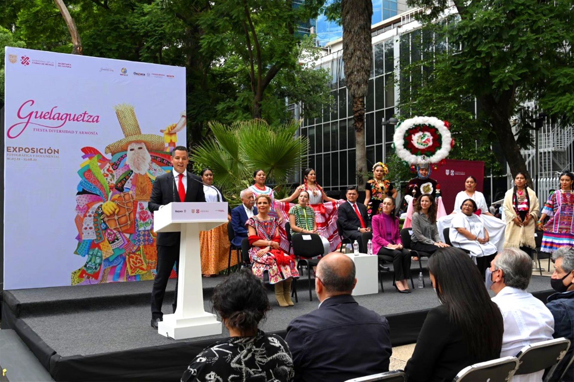 Inauguran AMH y Claudia Sheinbaum la exposición fotográfica y documental “Guelaguetza: fiesta, diversidad y armonía”