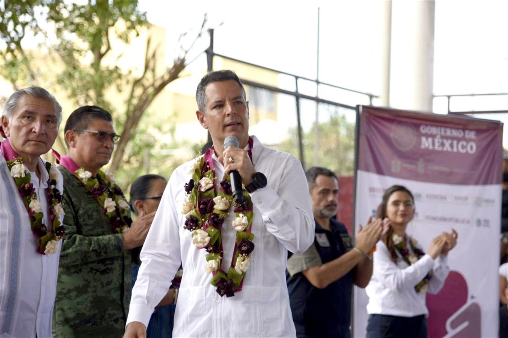 Encabezan Alejandro Murat Hinojosa y Adán Augusto López Hernández Tianguis del Bienestar en San Pedro Pochutla