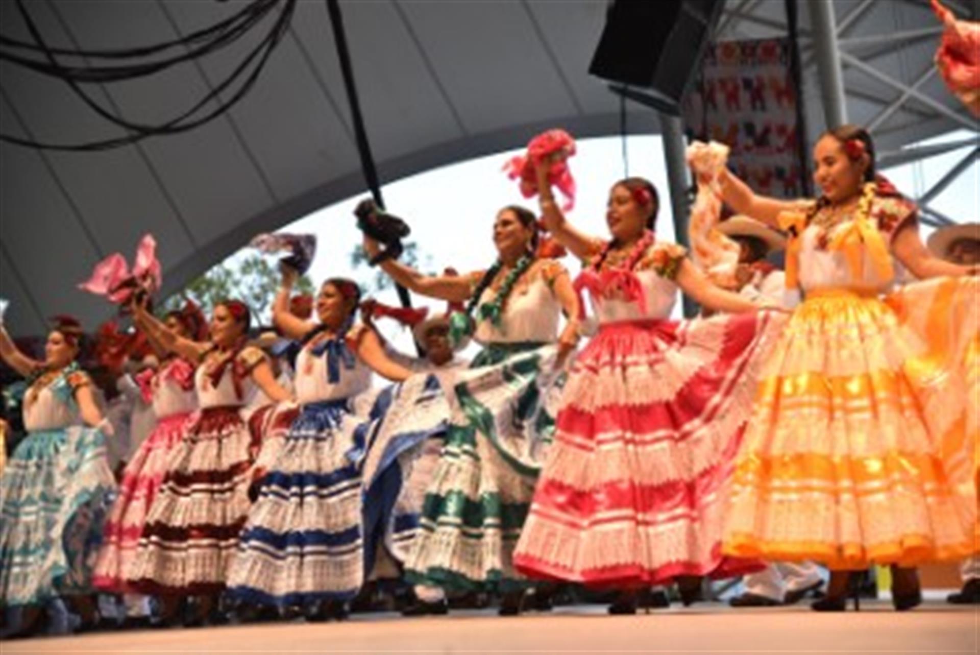 La fiesta ha comenzado, la Guelaguetza vibrará con las chilenas, sones, juegos y el sabor de la Costa