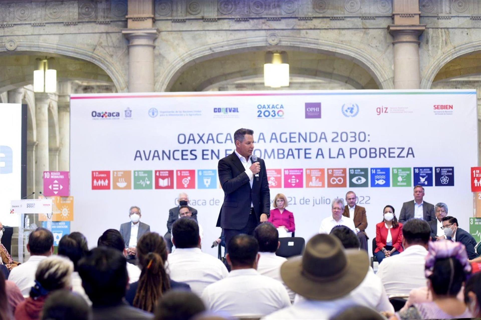 Logra Gobierno de Alejandro Murat Hinojosa disminuir la pobreza a los niveles históricos más bajos: Coneval