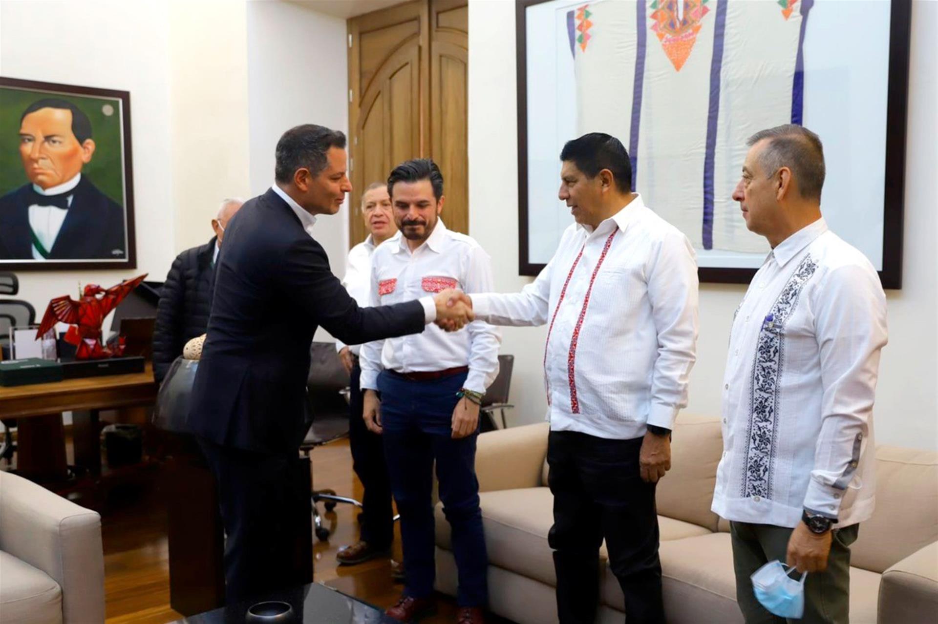 Supervisan Alejandro Murat, Salomón Jara y titulares del Sector Salud federal hospitales de Oaxaca