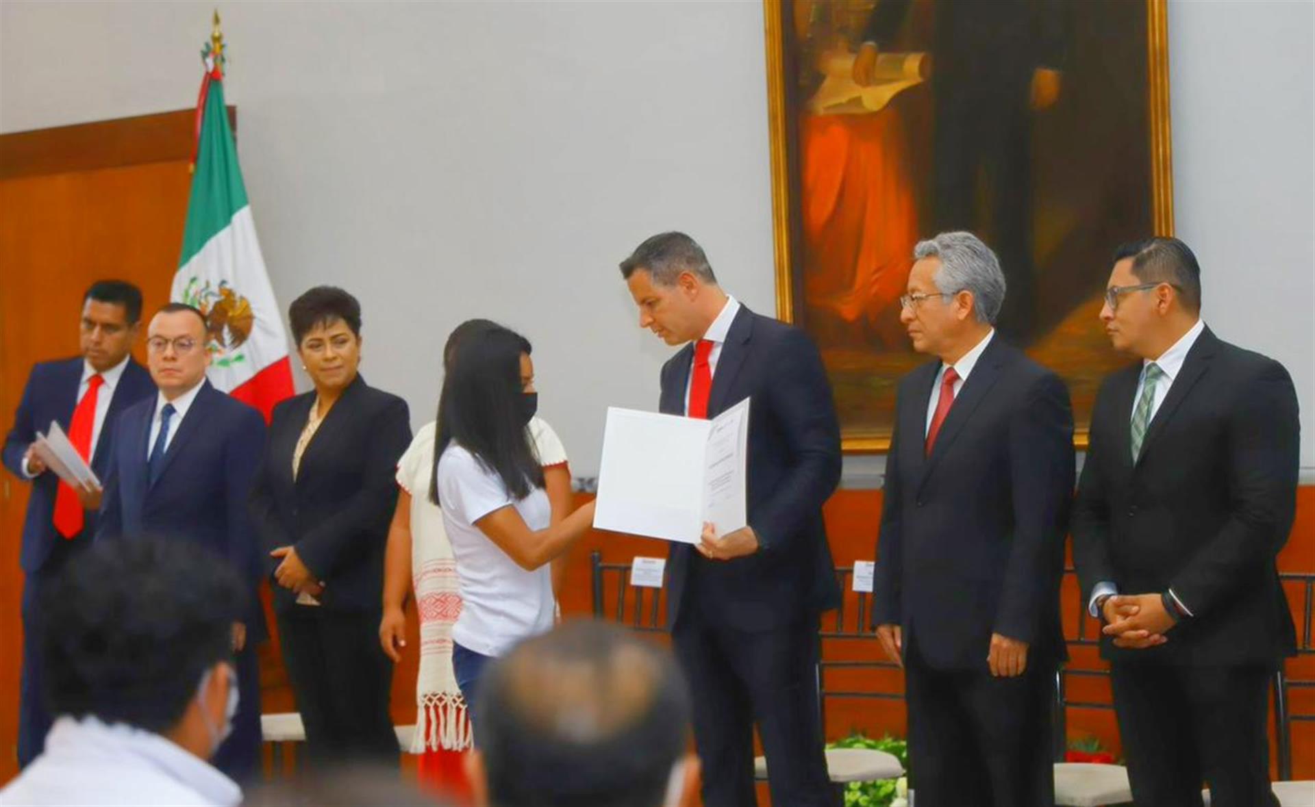 Entrega Alejandro Murat boletas de libertad a personas indígenas de escasos recursos