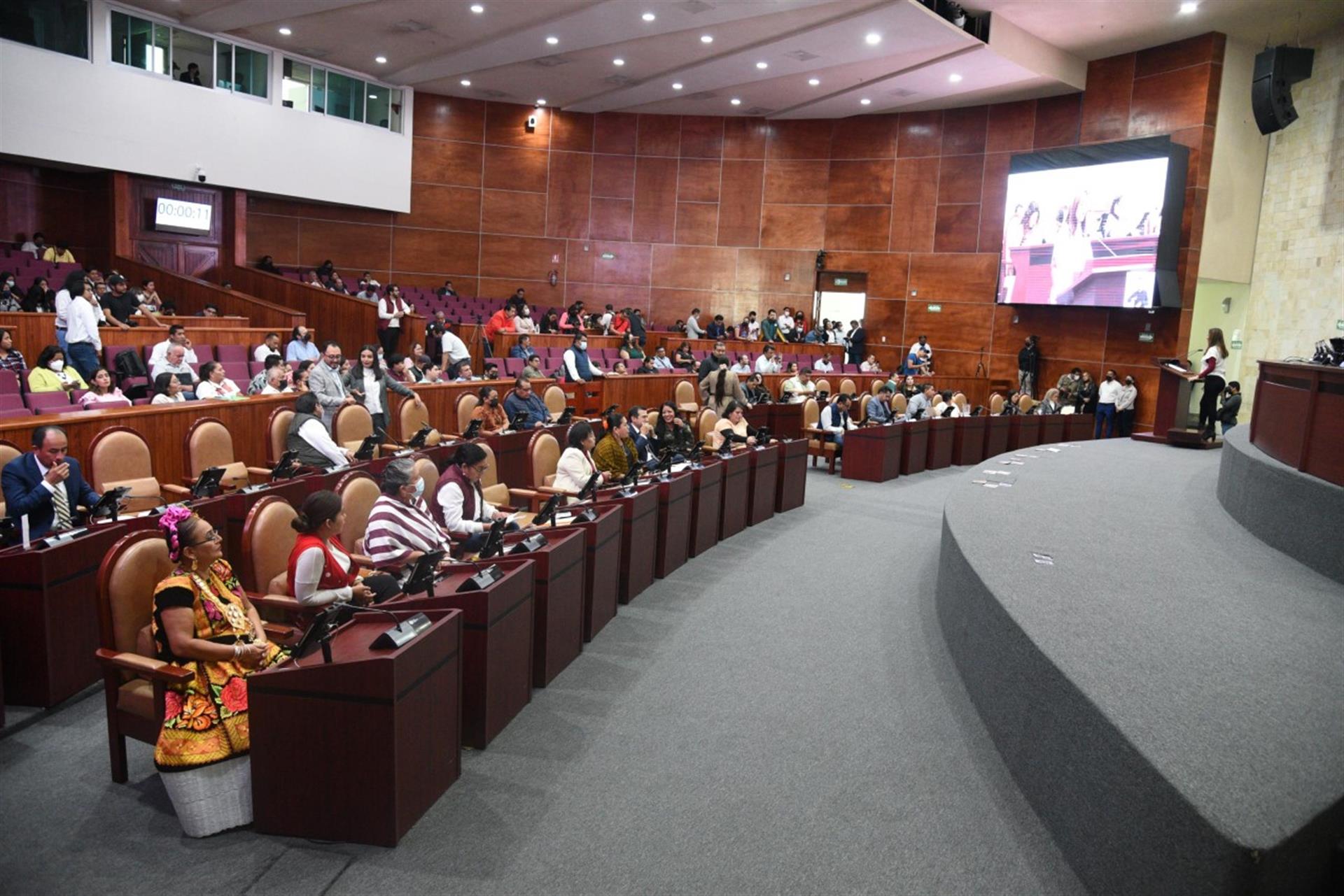 Adultos mayores que laboren, tendrán garantías en sus derechos: Congreso