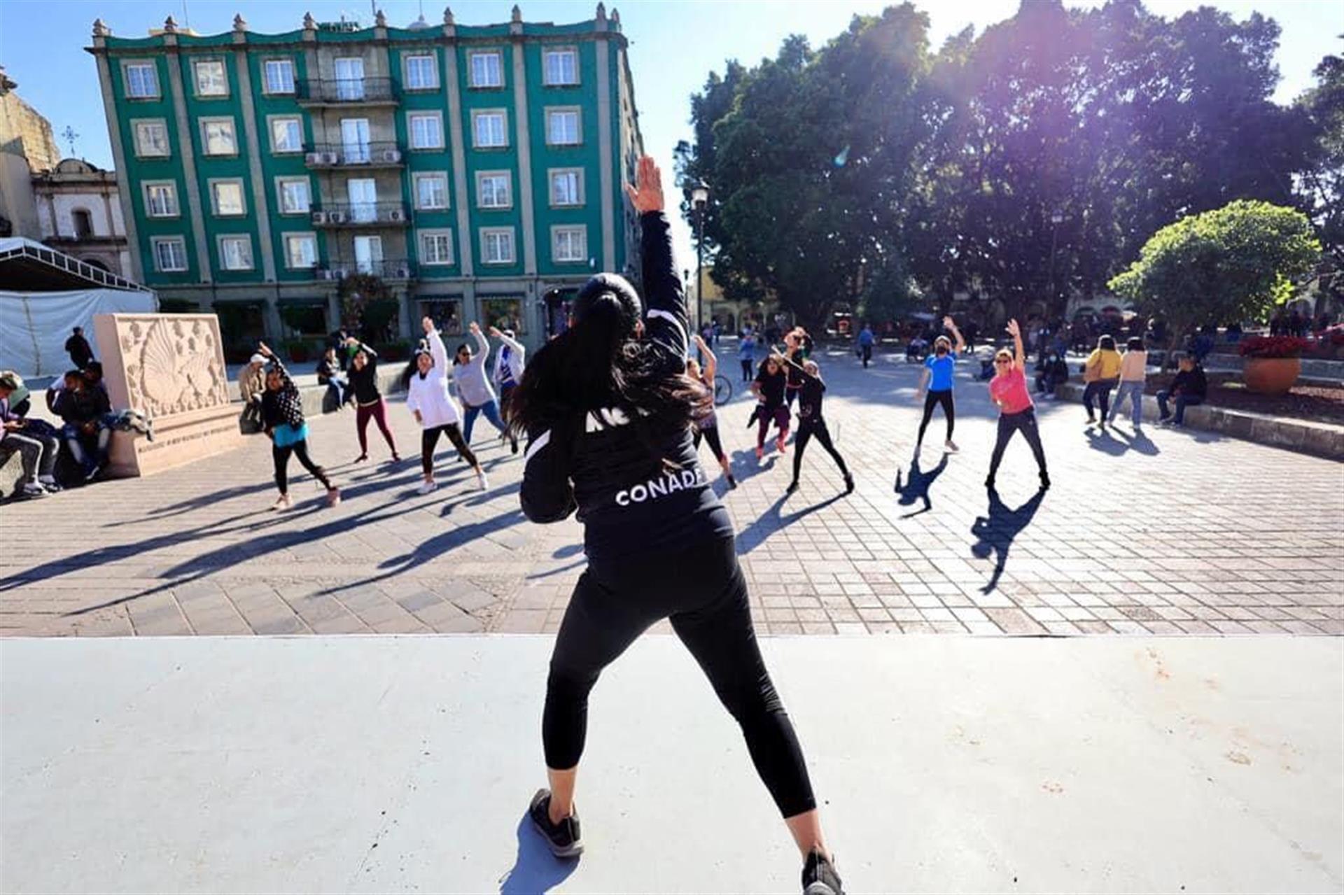 Invita Instituto del Deporte a clases de activación física en la Alameda de León