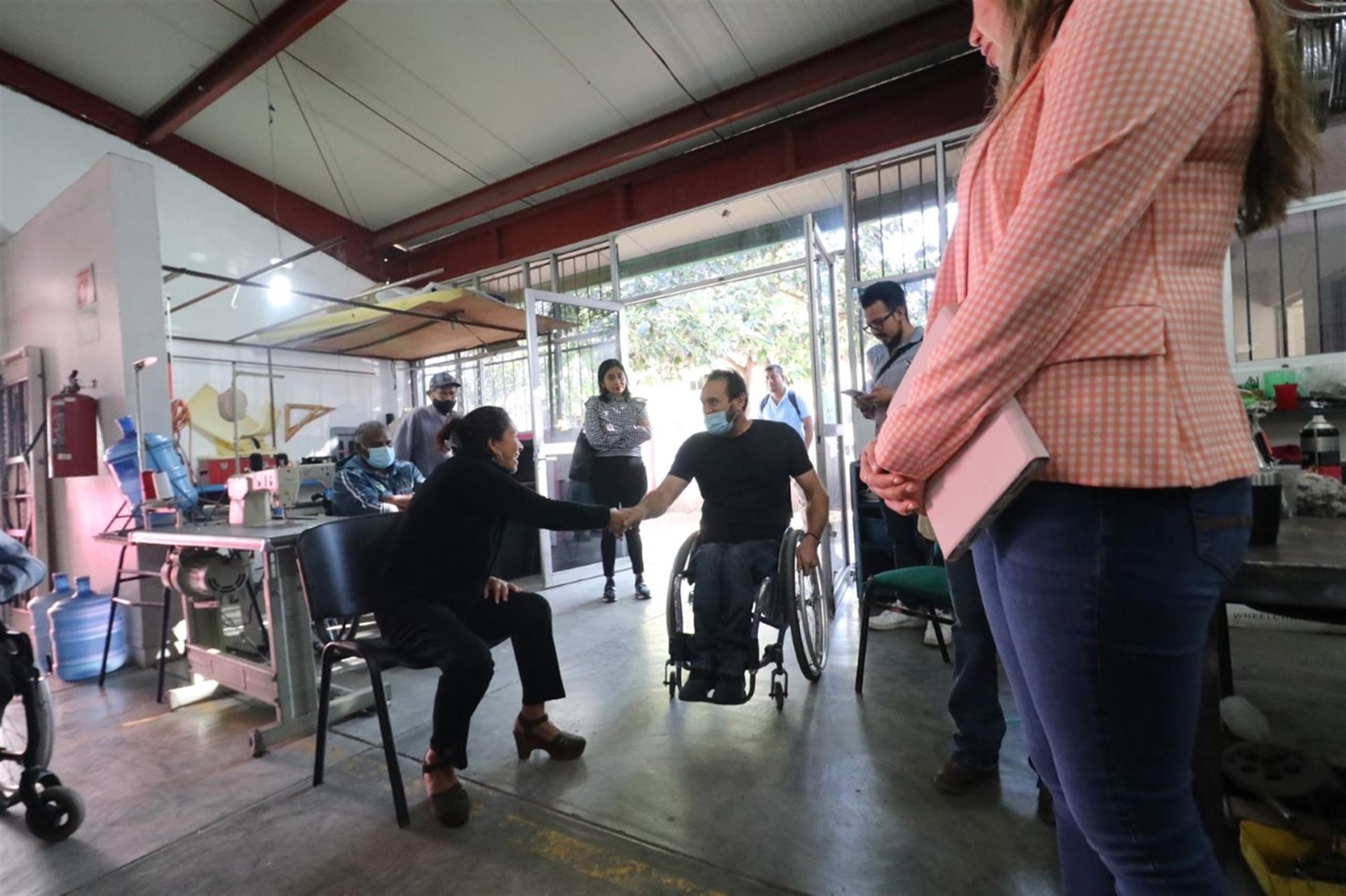 Instruye Irma Bolaños mejoramiento de la panadería y taller de sillas de ruedas del DIF Oaxaca