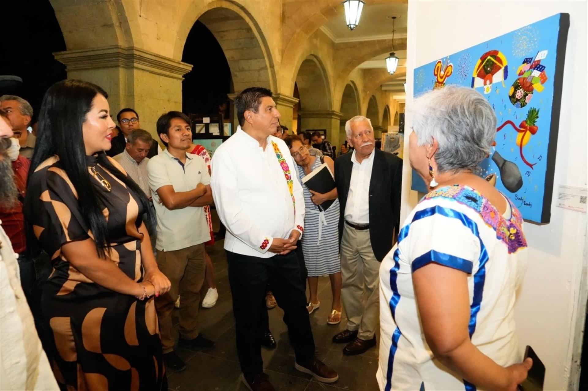  La grandeza de la Guelaguetza plasmada entre lienzos, texturas y colores