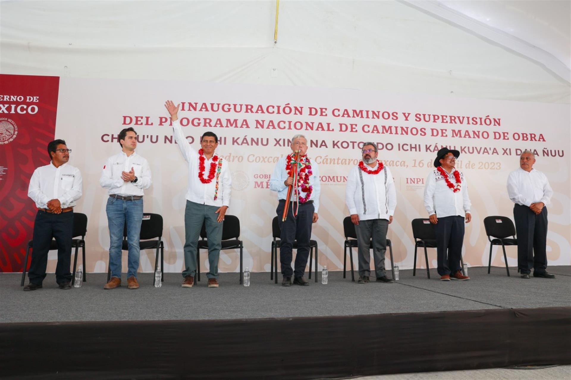 Caminos Artesanales son un acto de justicia social para Oaxaca, coinciden López Obrador y Salomón Jara