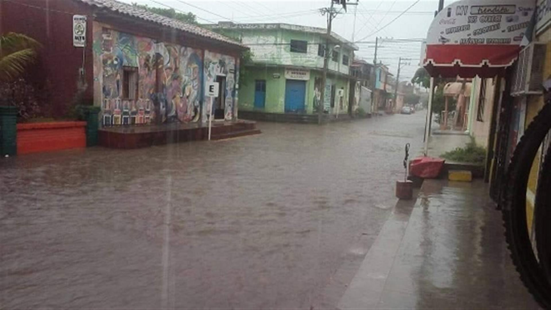 Mantiene Protección Civil monitoreo en las regiones afectadas por la onda tropical número 9