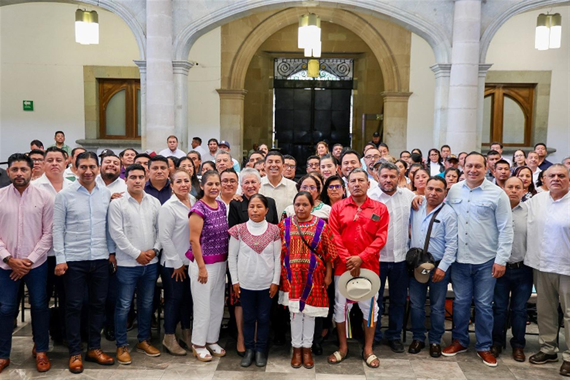 Gobierno, magisterio y sociedad, un gran frente a favor de la educación de Oaxaca: Salomón Jara Cruz