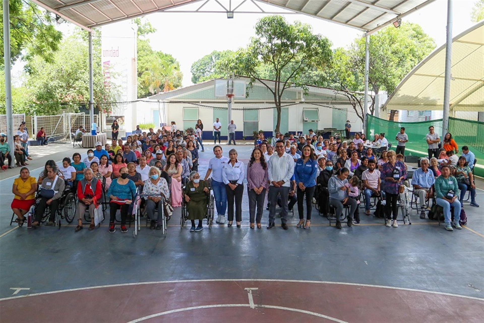 Suman esfuerzos DIF Oaxaca y Monte de Piedad para mejorar la salud de personas con discapacidad auditiva