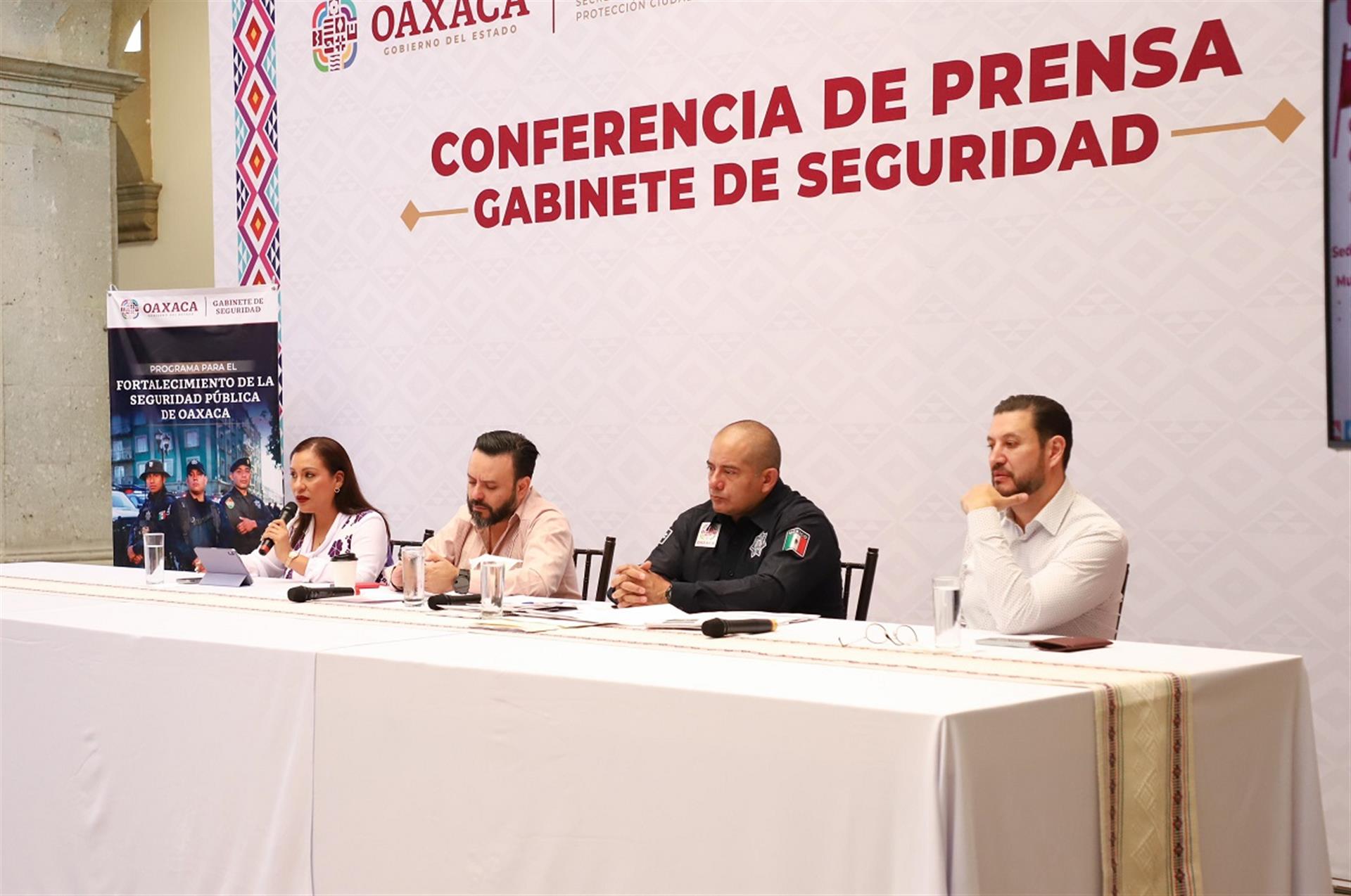 Con equipo, capacitación y prevención se mantiene un Oaxaca seguro   