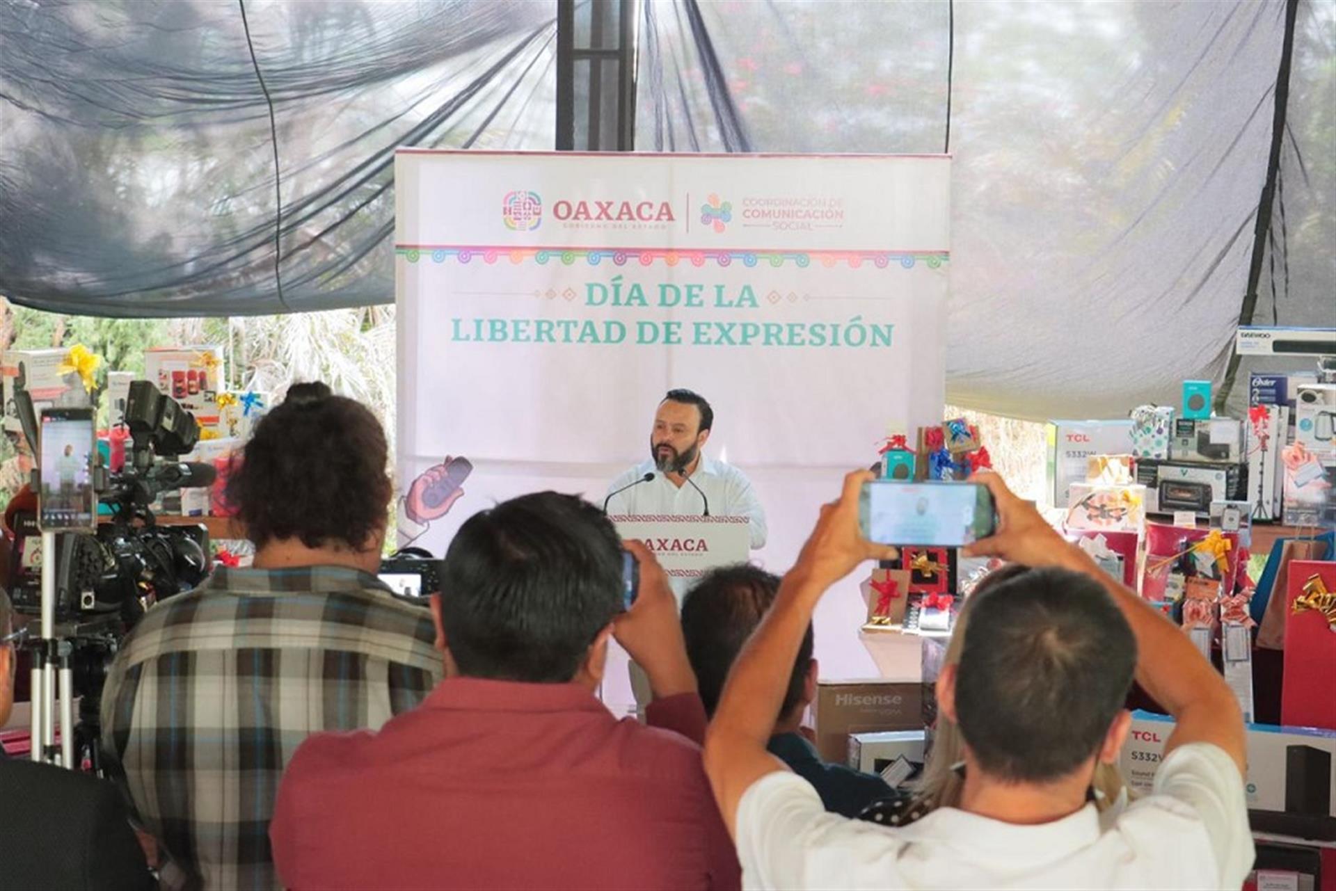 Oaxaca, primer estado que asegurará a periodistas independientes