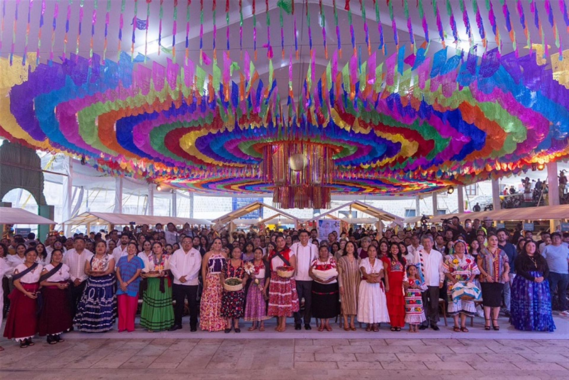 Comparten comunidades oaxaqueñas su magia culinaria en Tianguis Gastronómico “Desde mis raíces con sus sabores”