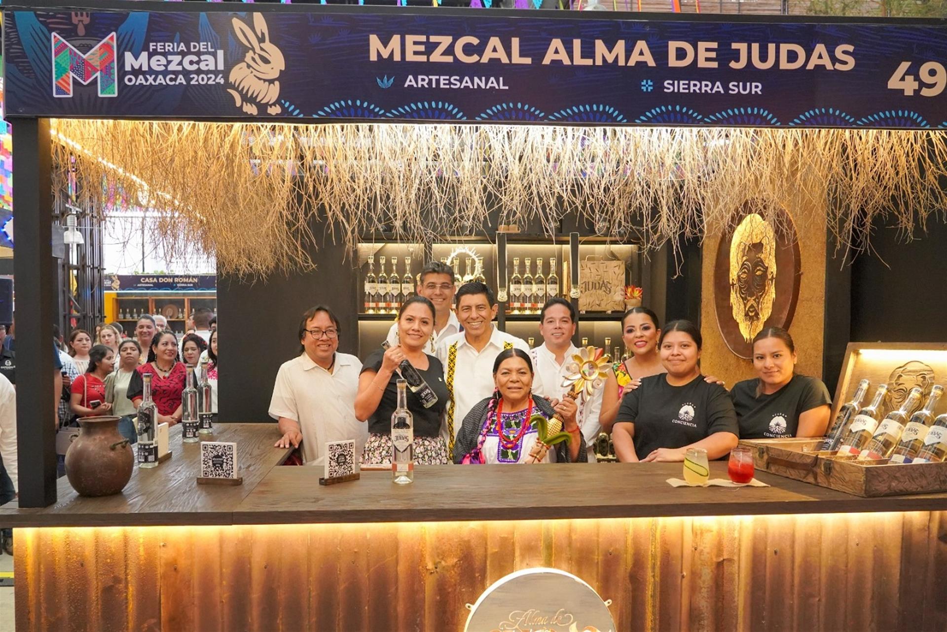 Inicia con éxito la Feria del Mezcal 2024; bebida ancestral de las y los oaxaqueños   