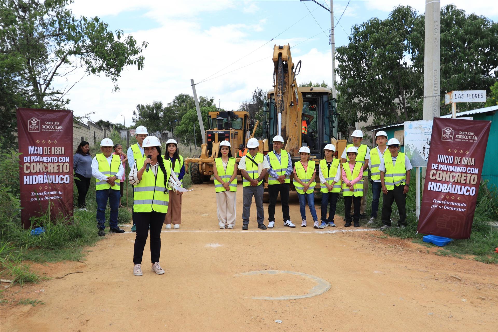 Continúa Nancy Benítez obras de pavimentación en 8 colonias más de Xoxocotlán